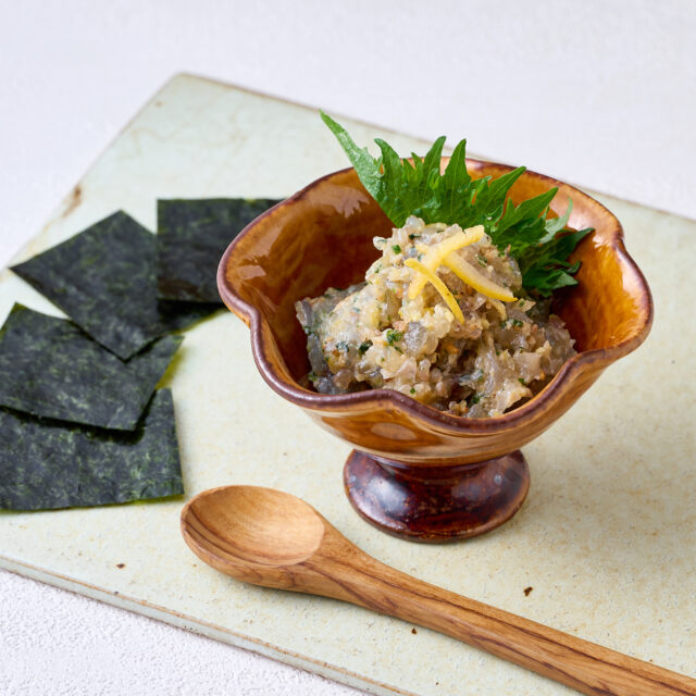 酒の肴やご飯に魚屋がつくる真あじ麦味噌なめろう(生食用)